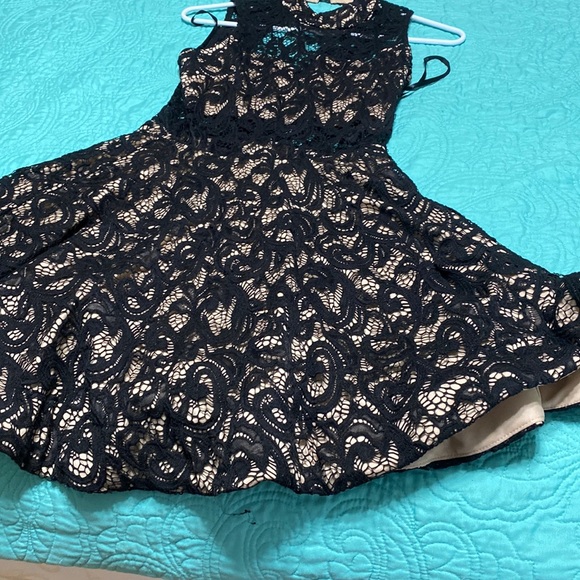 Windsor Homecoming Dress - Picture 1 of 3